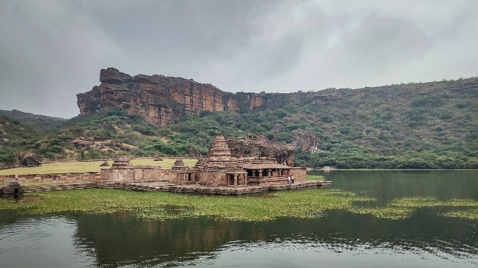a large body of water with a building in the middle of it